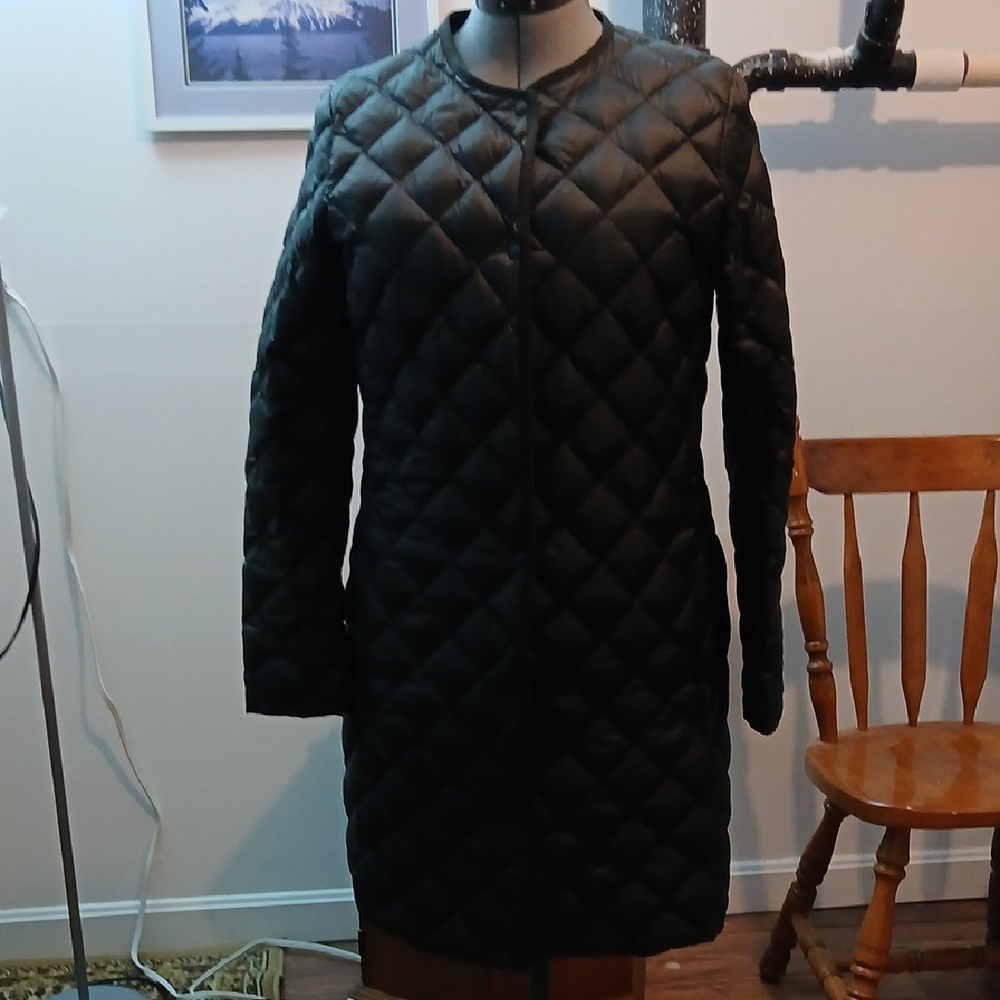 Uniqlo Green Puffer Jacket with Quilted Design